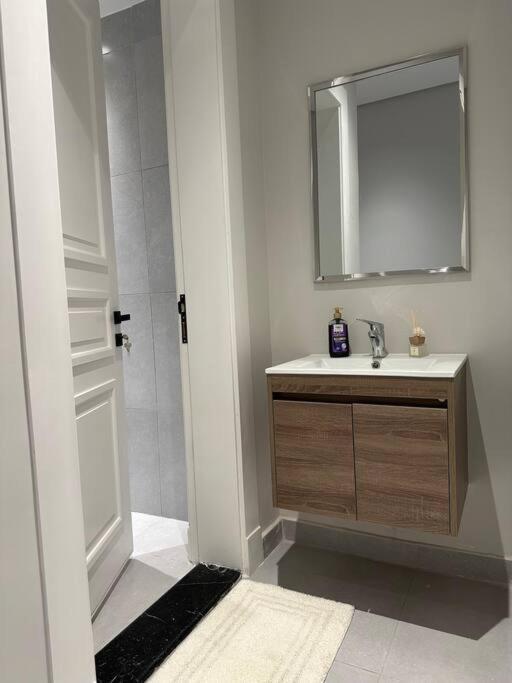 Modern Complex Apartment, Self-check In Riyadh