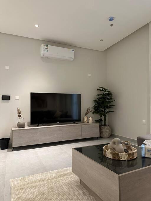 Modern Complex Apartment, Self-check In